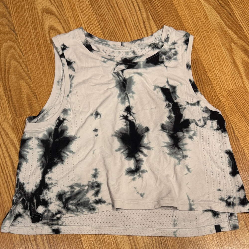 Lululemon Women's Black & White Tie-Dye Cropped Tank Top